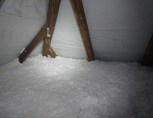 Zateplení stropu rodinného domu pomocí foukané izolace